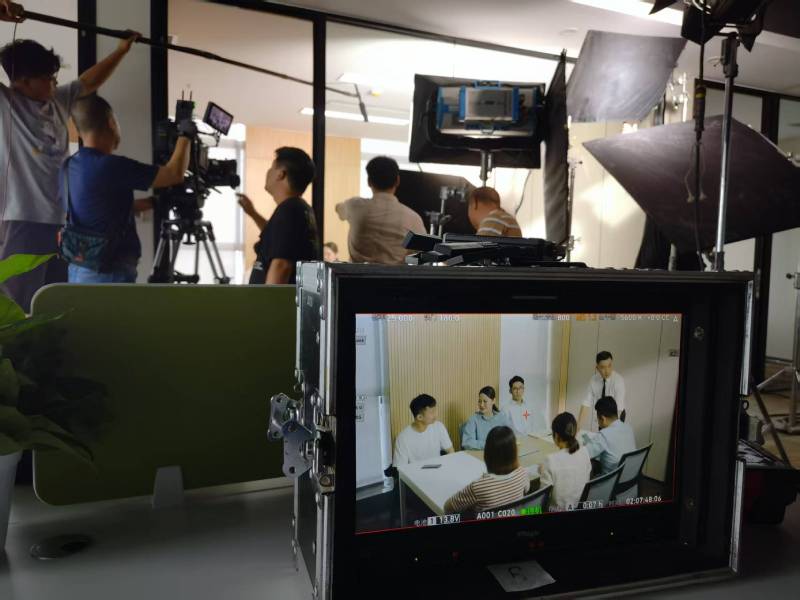 平凉TVC拍摄公司：科技产品视觉化大师，诠释未来感与功能美学